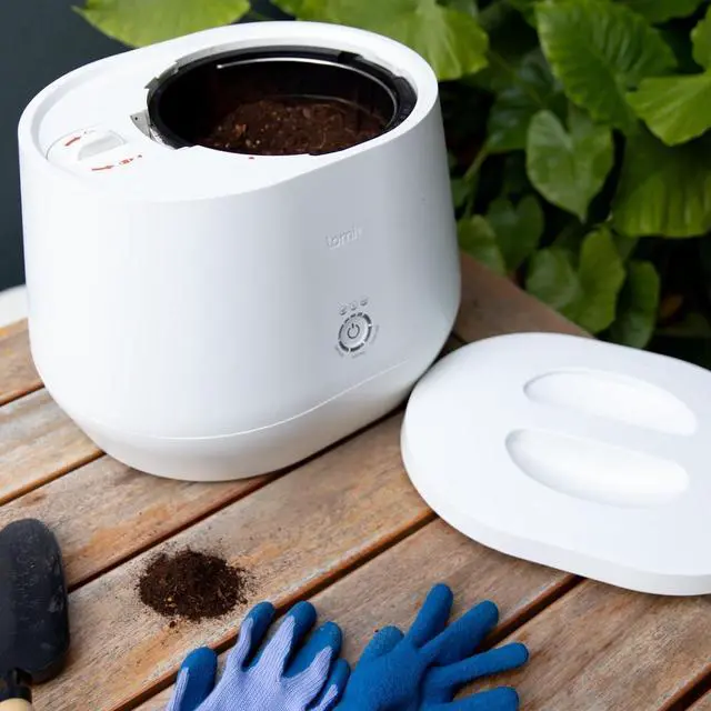 Alt view image 4 of 7 - Kitchen Composter, 3L, Worlds First Smart Waste Home Food Upcycler, Turn Waste into Natural Fertilizer with a Single Button, Indoor compost, Electric Kitchen Food Recycler (45 Cycles)