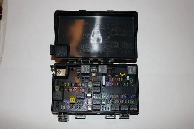 Main image of 13-14 Dodge Ram 4WD V8 5.7L Under hood Relay Fuse Box Block #2182