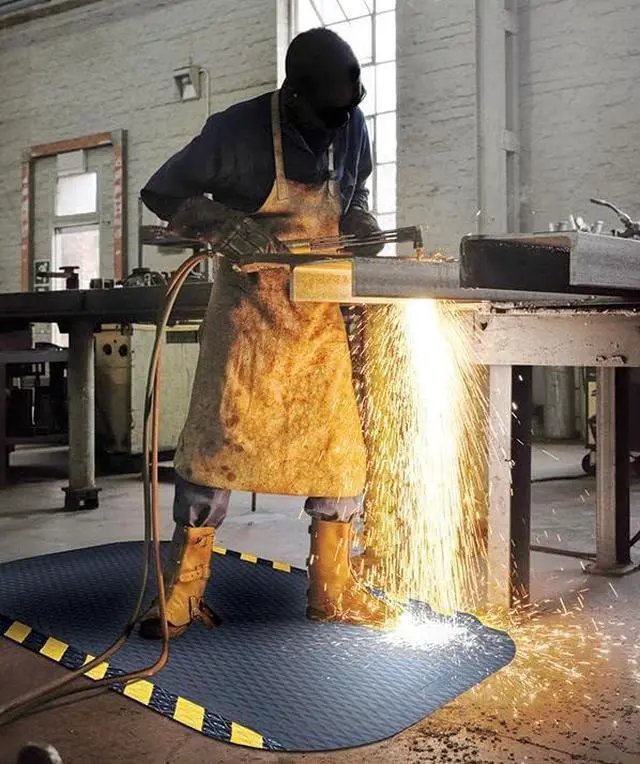 Alt view image 4 of 6 - Hog Heaven Premium 7/8" Black & Yellow Border 3' x 5' Nitrile Backed Anti-Fatigue Comfort Mat by DT