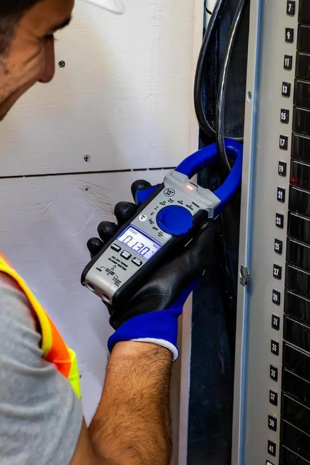 Alt view image 5 of 7 - True RMS Digital Auto-Ranging 6000 Counts Clamp Meter, Current to 600 A, AC/DC Voltage to 1000 V, Resistance and Continuity, with Relative Mode and VFD, Incl. Case and 2 Year Warranty