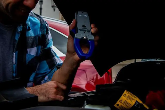 Alt view image 6 of 7 - True RMS Digital Auto-Ranging 6000 Counts Clamp Meter, Current to 600 A, AC/DC Voltage to 1000 V, Resistance and Continuity, with Relative Mode and VFD, Incl. Case and 2 Year Warranty