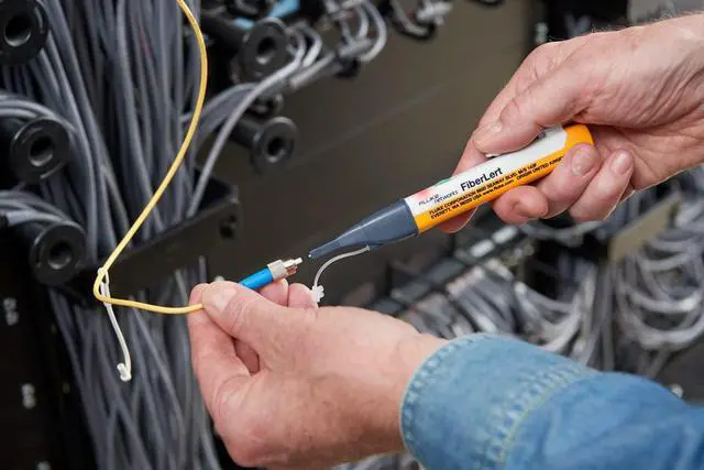 Alt view image 3 of 7 - Fluke Networks FIBERLERT-125 Fiber Optic Cable Tester and Detector