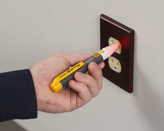 Alt view image 4 of 6 - Fluke 2AC Alert Voltage Tester