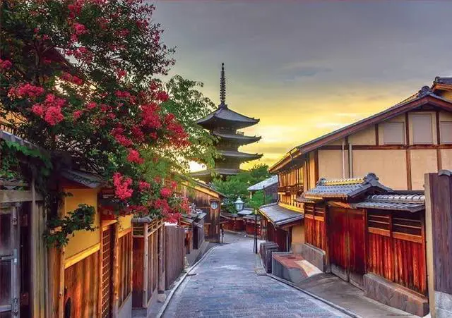 Alt view image 5 of 5 - Educa - Yasaka Pagoda, Kyoto, Japan - 1000 Piece Jigsaw Puzzle - Puzzle Glue Included - Completed Image Measures 26.8" x 18.9" - Ages 14+