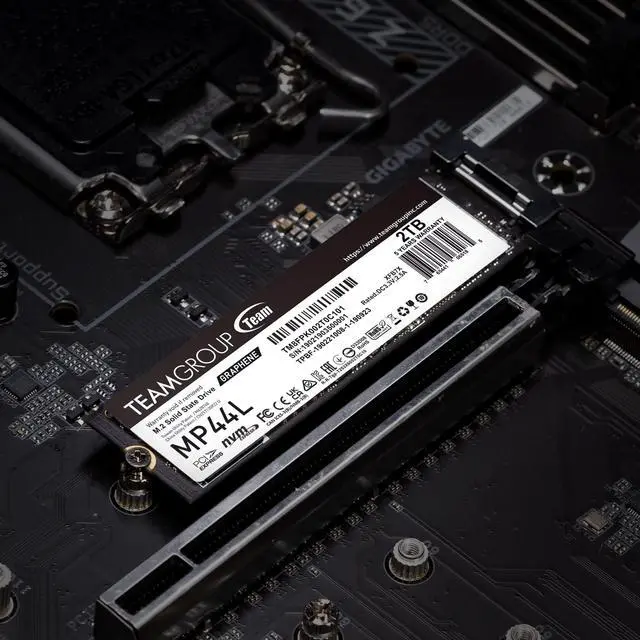 Alt view image 3 of 5 - TEAMGROUP MP44L 2TB SLC Cache NVMe 1.4 PCIe Gen 4x4 M.2 2280 Laptop&Desktop SSD (R/W Speed up to 4,800/4,400MB/s) TM8FPK002T0C101