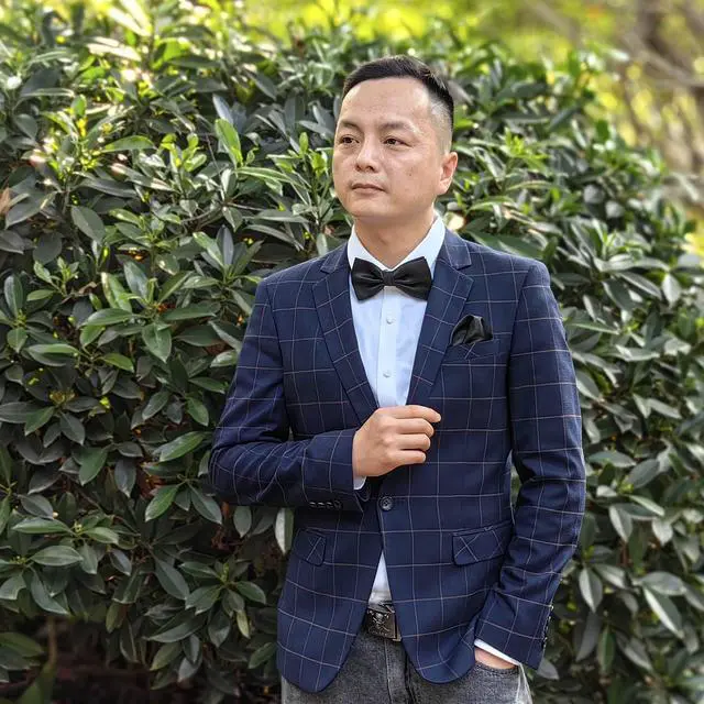 Alt view image 6 of 7 - Men Bowtie and Handkerchief Set, Unisex Design Bow Tie and Pocket Square For Business Formal Tuxedo or Wedding M-B-T9 (Black)