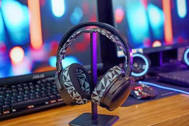 Alt view image 2 of 5 - WC Earpad and Upgraded Silicone Headband Combo for Audeze Maxwell Headphones | Cooling Gel Earpads & Matching Design Headband for Epic Gaming | Geo Grey