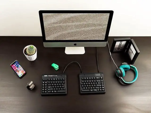 Alt view image 2 of 5 - KINESIS Freestyle2 USB Keyboard for Mac (9" Standard Separation), Black