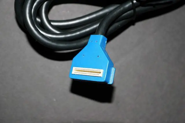Alt view image 3 of 5 - Verifone Cable for MX8xx Series: Ethernet USB- Device Blue (CBL-23741-02-R)