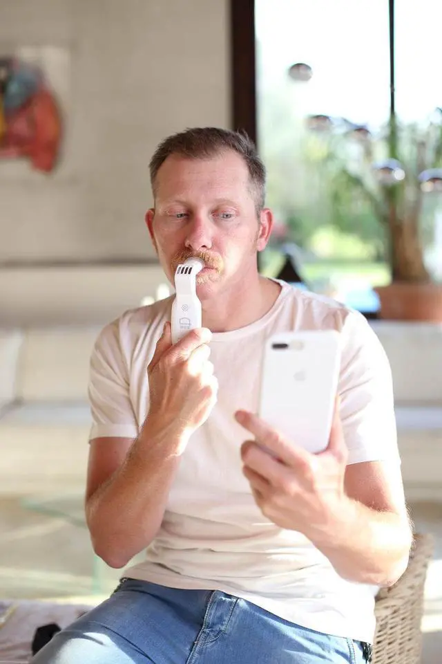 Alt view image 5 of 5 - SpiroLink® | Smart Spirometer at Home