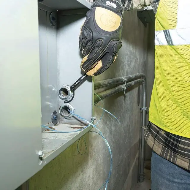 Alt view image 7 of 7 - Klein Tools 50900R Conduit Lockout Wrench Set, Tighten and Loosen Locknuts in Tight Spaces, 1/2, 3/4 and 1-Inch, Offset Bends, 3-Piece