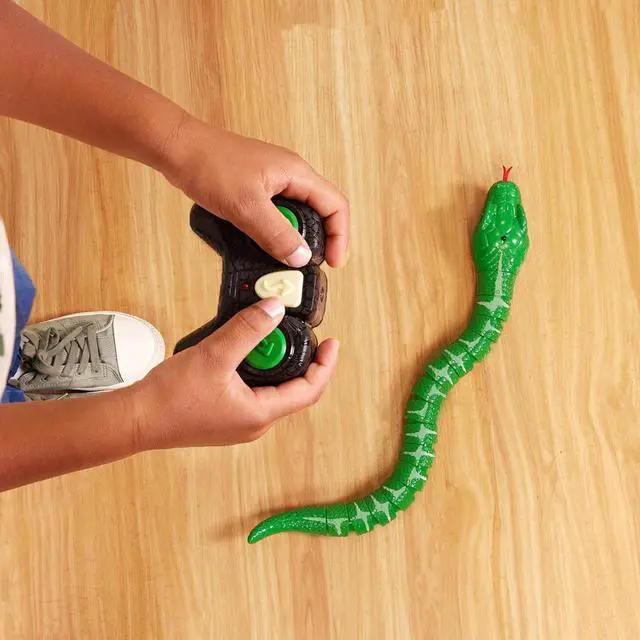 Alt view image 2 of 7 - Terra by Battat Remote Control Emerald Tree Boa - Electronic Snake Toy for Kids Ages 6+