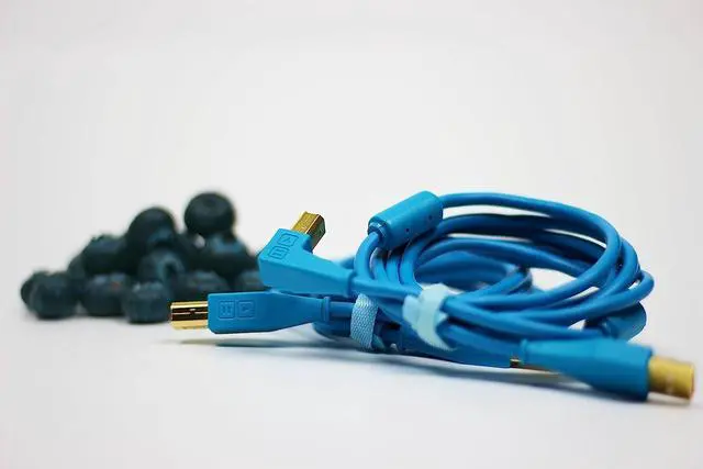 Alt view image 3 of 5 - DJ TechTools Chroma Cables Right-Angled USB-A to USB-B Cable | 1.5m / 5 ft | Audio Optimized | Shielded from Interference | Cable Tie (Blue)