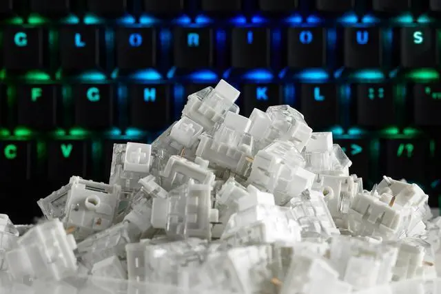 Alt view image 4 of 4 - Glorious Gaming 120x Kailh Mechanical Keyboard Switches (Box White) - Clicky & Fast, 45g Actuation Force, Waterproof & Dustproof, 3-Pin Mount, SMD-LED Compatible, Box Range - Kailh White