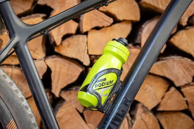 Alt view image 7 of 7 - CamelBak Podium Dirt Series Chill Insulated Mountain Bike Water Bottle 21oz, Lime