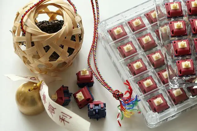 Alt view image 4 of 5 - GATERON Quinn Keyboard Switches, Tactile 59gf RGB 5 Pin Pre Lubed for MX Mechanical Gaming Keyboard (35PCS)