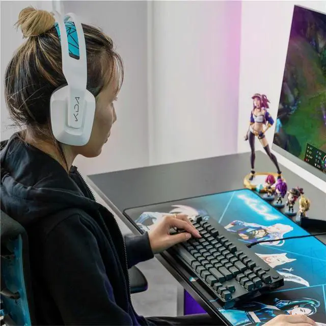 Alt view image 7 of 7 - Logitech G733 Lightweight Wireless Bluetooth Gaming Headset with Microphone, RGB Lighting, Wireless 20 meters,  USB 2.0, for Windows® 10/macOS 10.12/PlayStation® 4/game consoles,  type A, PURPLE