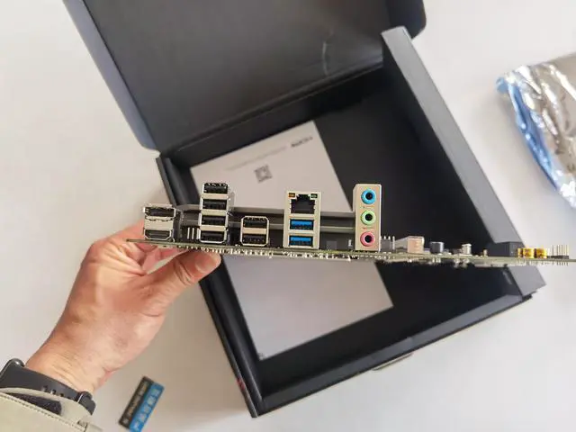 Alt view image 6 of 7 - SAPPHIRE Tech GPU+Motherboard Combo, PULSE A.M.D Radeon RX 7650 GRE 8GB Pulse OC  graphics card + PULSE B620M-E AM5 Motherboard ,GPU +motherboard 2-piece set