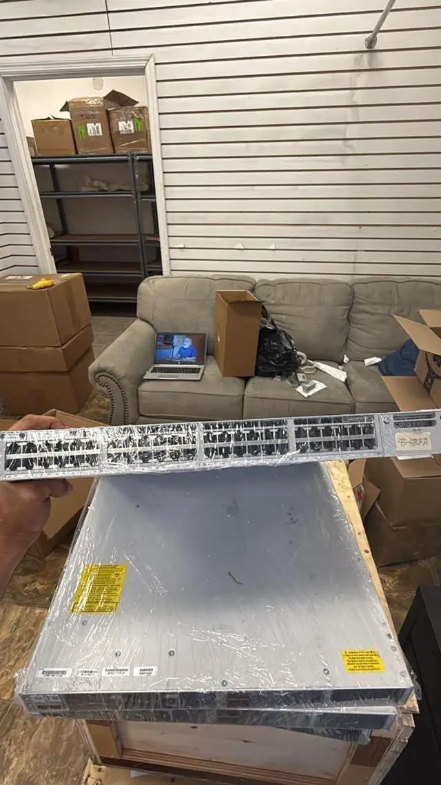 Alt view image 2 of 3 - Catalyst C9300-48P-A - Network Advantage - switch - 48 ports - managed