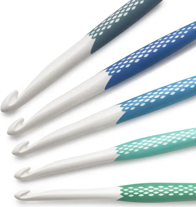 Alt view image 3 of 4 - Large Ergonomic Crochet Hook Set