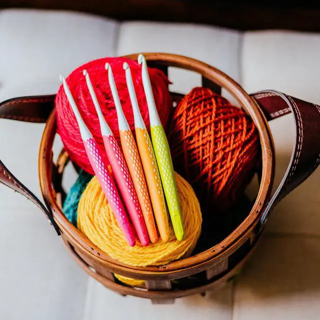 Alt view image 4 of 4 - Small Ergonomic Crochet Hook Set