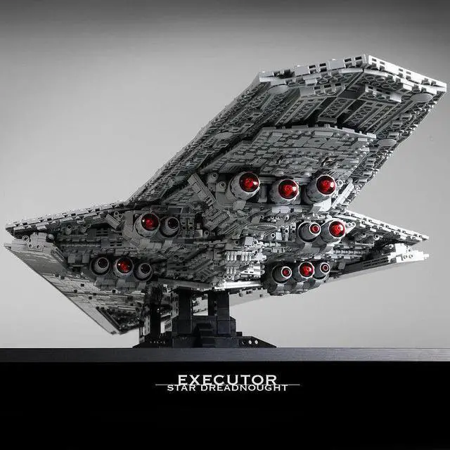 Alt view image 2 of 6 - ZITIANYOUBUILD Executor class Star Dreadnoughts Ship Toys 7284 Pieces Building Set MOC