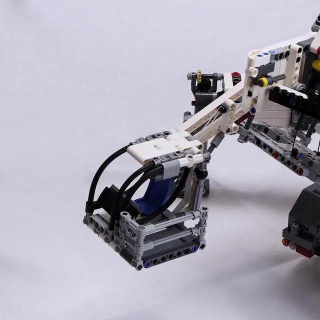 Alt view image 3 of 7 - ZITIANYOUBUILD Blue Liebherr LTM 11200 Crane with Power Functions Kits 8128 Pieces MOC