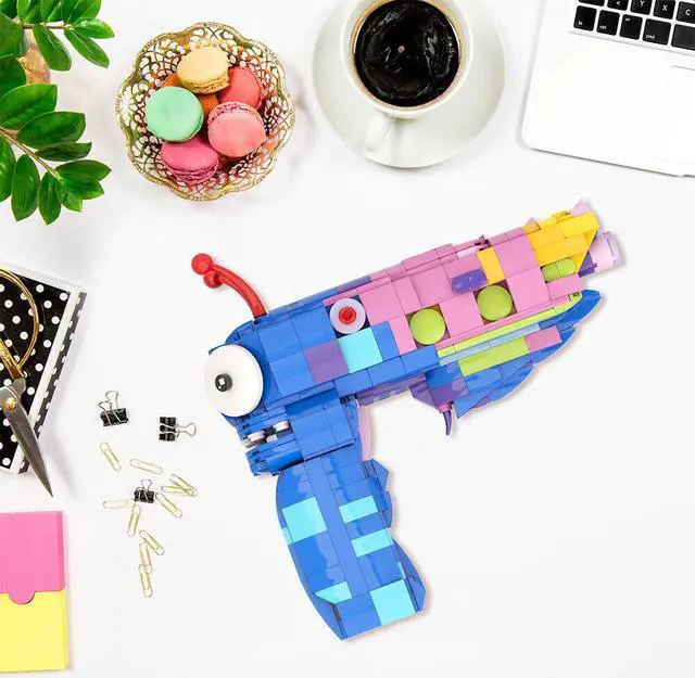 Alt view image 4 of 7 - ZITIANYOUBUILD Weapon Pistol Model 622 Pieces from Game Building Toys Set MOC