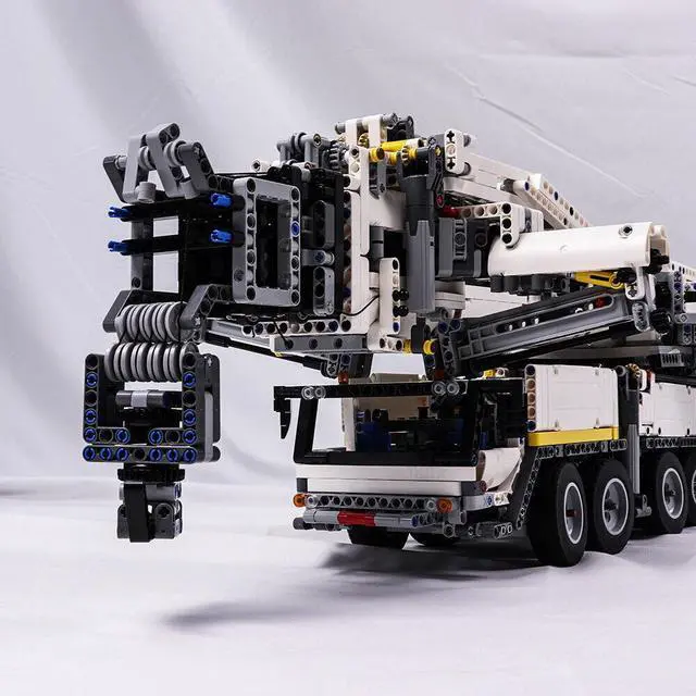 Alt view image 6 of 7 - ZITIANYOUBUILD RC Liebherr LTM 11200 Crane with Power Functions Equipments MOC