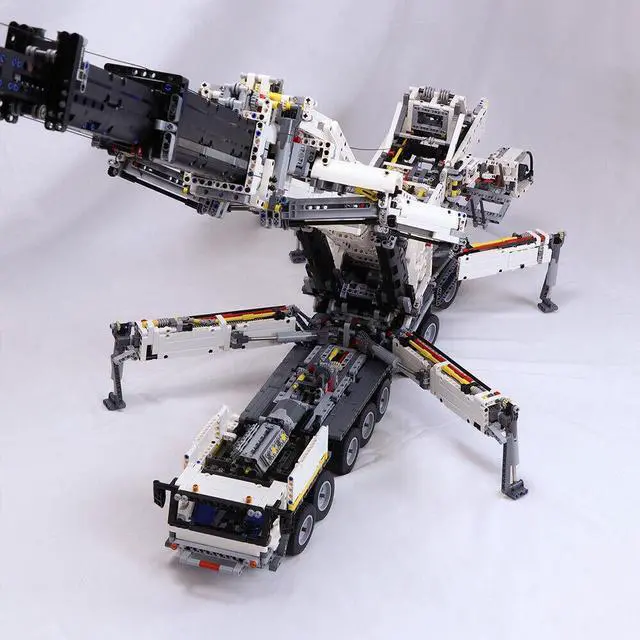 Alt view image 5 of 7 - ZITIANYOUBUILD Blue Liebherr LTM 11200 Crane with Power Functions Kits 8128 Pieces MOC
