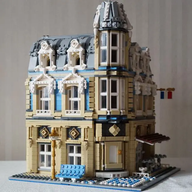 Main image of ZITIANYOUBUILD C4279 Modular Building with Bakery, Museum and a Cafe Theme 3226 Parts