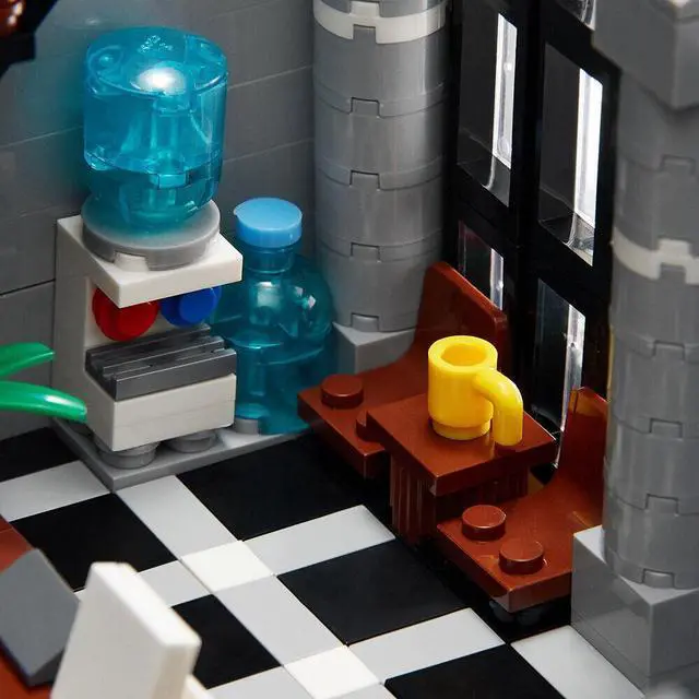 Alt view image 4 of 6 - ZITIANYOUBUILD C273 Modular Building Model with with 4 Distinct Sections 3128 Parts