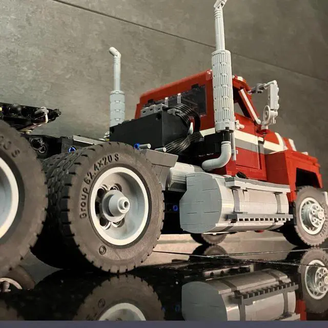 Alt view image 2 of 3 - ZITIANYOUBUILD Custom MOC-149840 1/17 Scale Tech Semi-Truck Vehicle (Dynamic Version/2208PCS)