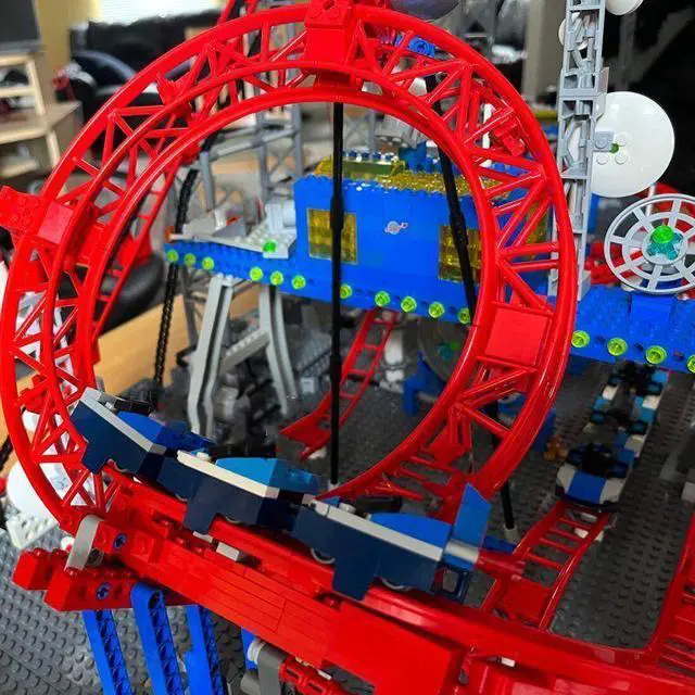 Alt view image 2 of 3 - ZITIANYOUBUILD Custom MOC-104035 Circular Roller Coaster Model (2640 Parts) Toys Gift