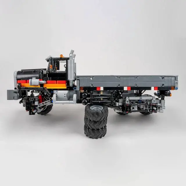 Alt view image 6 of 7 - ZITIANYOUBUILD MOC-219862 1/20 Scale American 6×6 Off-road Truck Building Blocks Set (1500PCS)
