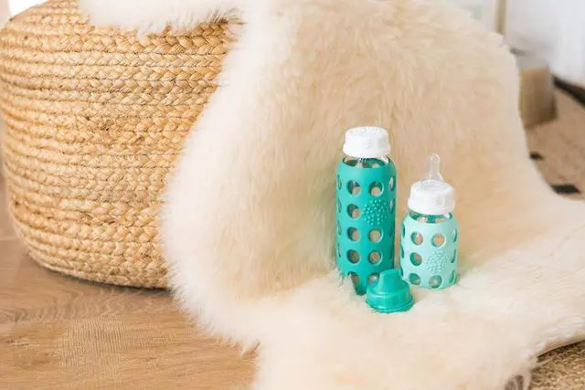 Alt view image 5 of 5 - Lifefactory 9-Ounce BPA-Free Glass Water Bottle with Flat Cap and Silicone Sleeve, Raspberry