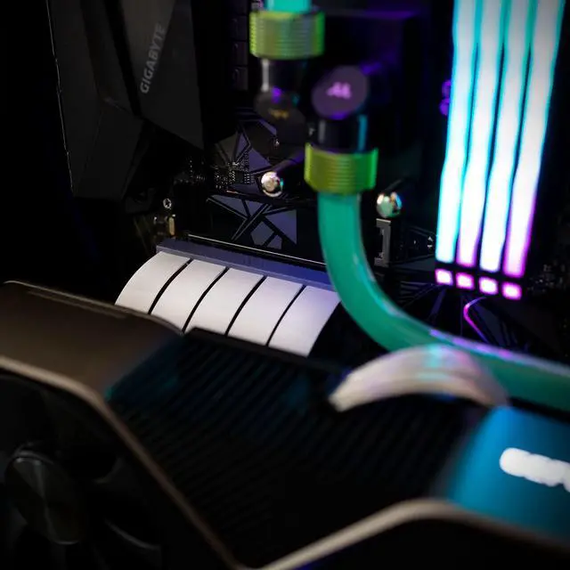 Alt view image 5 of 5 - LINKUP  AVA PCIe 4.0 Gen 4 x16 Riser Cable  RTX 4090 RX7900 Ready  Boost Your Gaming Performance  90 Degree White (15cm)