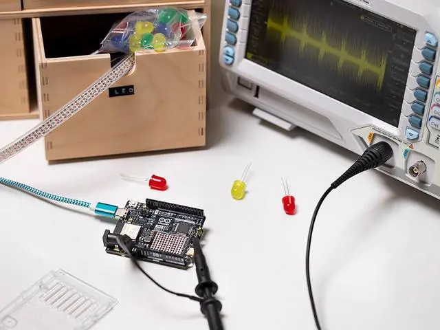 Alt view image 5 of 5 - Arduino UNO R4 WiFi [ABX00087]  Renesas RA4M1 + ESP32-S3, Wi-Fi, Bluetooth, USB-C, CAN, 12-bit DAC, OP AMP, Qwiic Connector, 12x8 LED Matrix for Advanced IoT & Embedded Projects