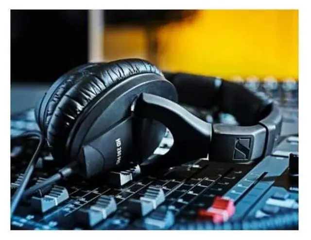 Alt view image 2 of 3 - Sennheiser HD 280 Pro Headphone, Black