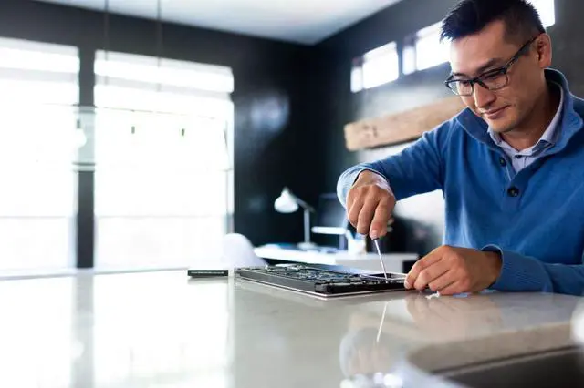 Alt view image 4 of 5 - Crucial 16GB DDR4 2666 MT/s (PC4-21300) SODIMM 260-Pin Memory - CT16G4SFRA266