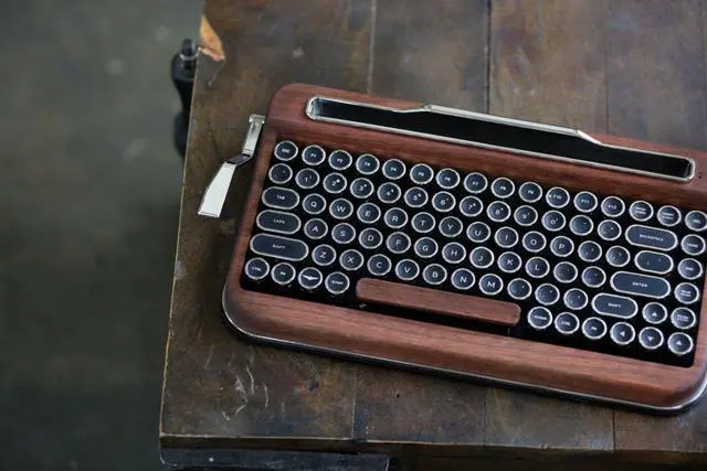 Alt view image 2 of 5 - Penna Bluetooth Keyboard with with Black Chrome Keycap(US Language) (Switch-Cherry Mx Blue, Special Wood)