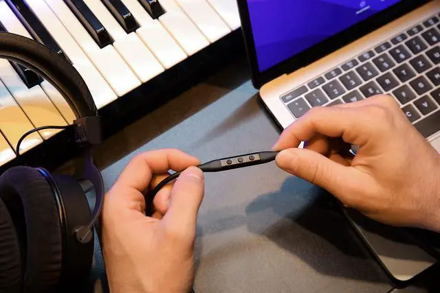 Alt view image 5 of 5 - beyerdynamic Pro X Lightning - Apple Lightning - Mini XLR Cable 1.6 m