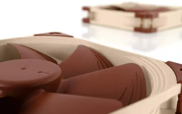 Alt view image 5 of 5 - Noctua NF-A14 FLX, Silent Fan, 3 Pins (140mm, Brown)