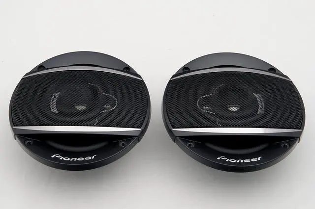 Alt view image 4 of 5 - PIONEER Pioneer TS-A1370F 5-1/4" 300 Watts 3-Way Coaxial Car Speakers