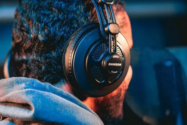 Alt view image 5 of 5 - Samson SR850 Professional Semi-Open Studio Reference Monitoring Headphones