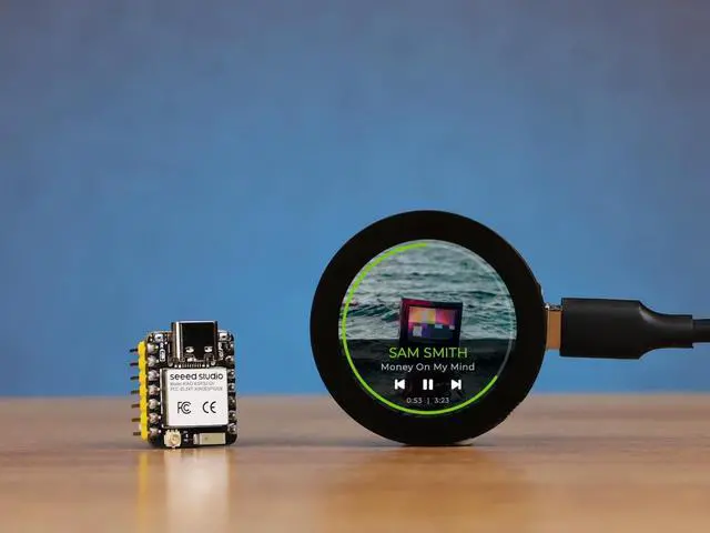 Alt view image 2 of 5 - Seeed Studio Round Display for XIAO - 1.28-inch Round Touch Screen, 240×240 Resolution, 65k Colors, RTC, Charge IC, TF Card Slot, JST 1.25 Connector, All XIAO Compatible,HMI, Smart Home, Wearables