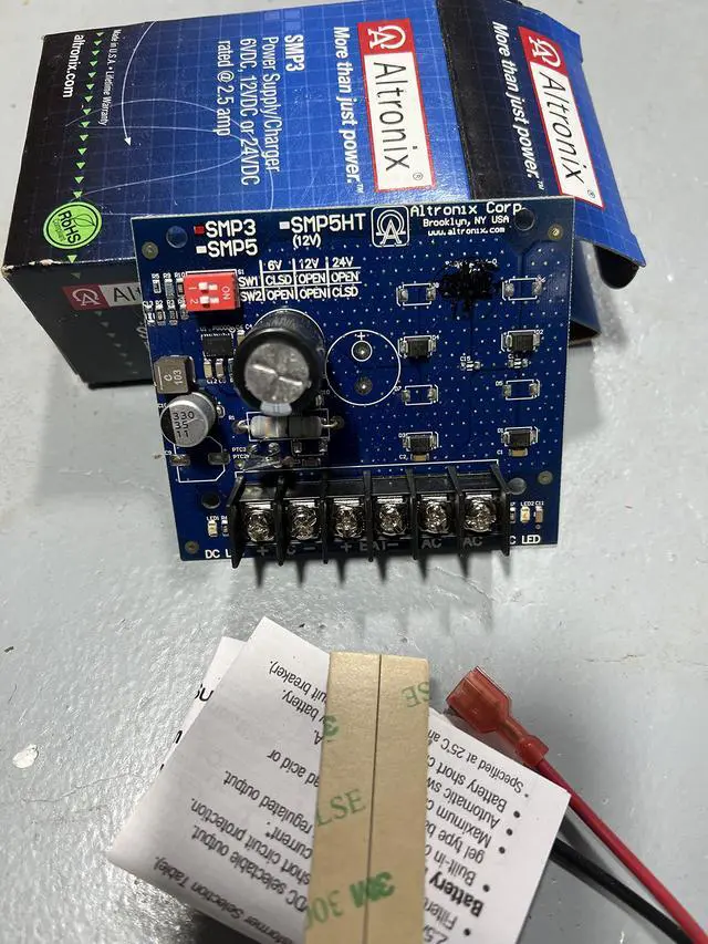 Alt view image 2 of 4 - ALTRONIX SMP3 6 12 OR 24VDC @ 2.5 AMP, PC Board, Switching Power Supply Charger