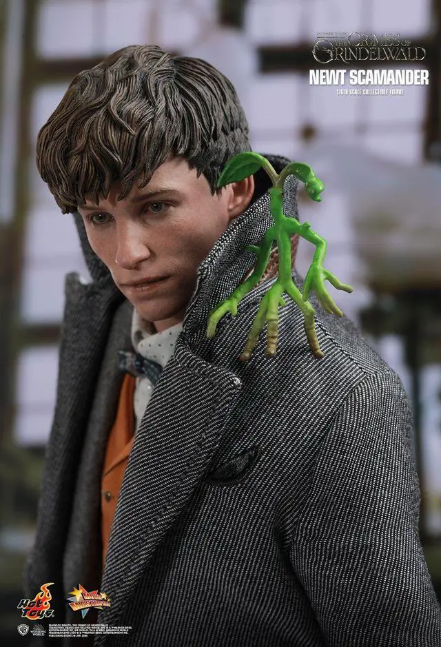 Alt view image 4 of 5 - Figure Hot Toys MMS512 - Fantastic Beasts : The Crimes Of Grindelwald - Newt Scamander Standard Version