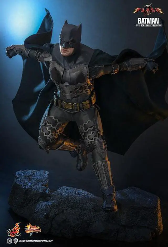 Alt view image 4 of 5 - Figure Hot Toys MMS703 - DC Comics - The Flash - Batman
