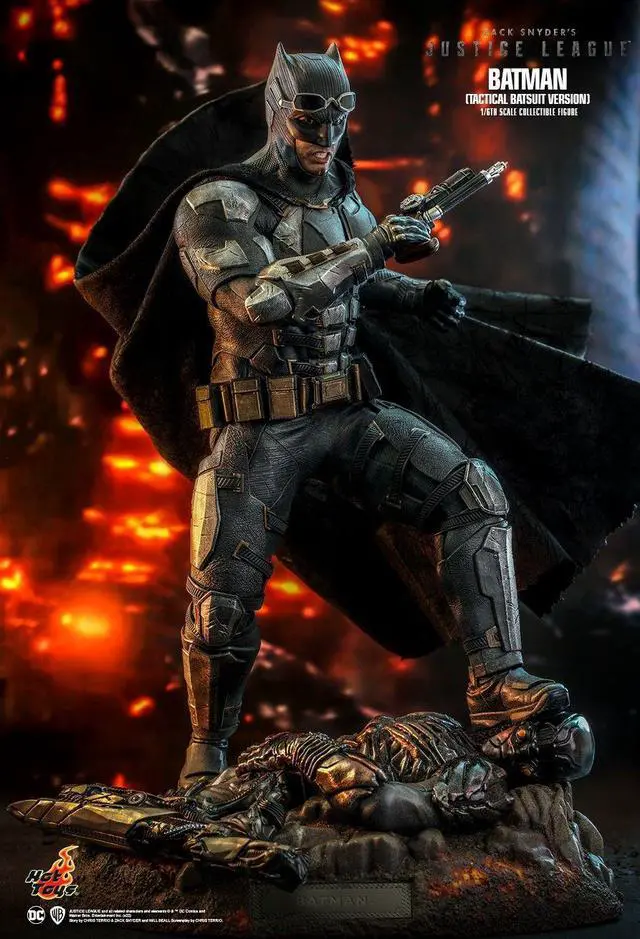 Alt view image 4 of 5 - Figure Hot Toys TMS085 - DC Comics - Justice League - Batman Tactical Batsuit Version